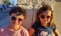 Choisir des lunettes de soleil protectrices et stylées pour nos enfants